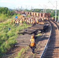 На станции в Нижнем Тагиле 16 вагонов с рудой сошли с рельс (фото, видео)