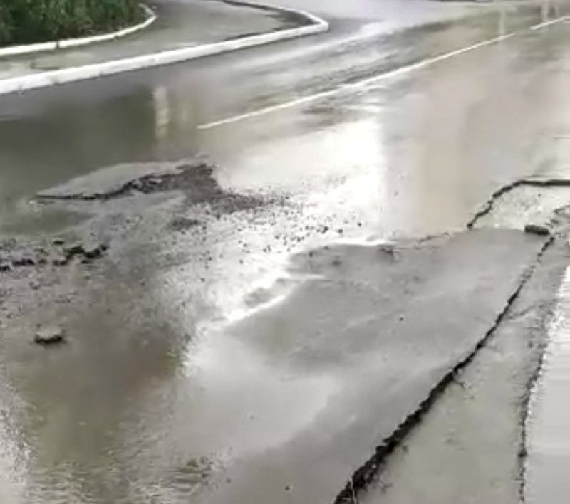 Безопасные и качественные? Ливень вскрыл недостатки ремонта дорог в Нижнем Тагиле по нацпроекту БКАД (видео)