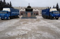 Уралвагонзавод отправил свои грузовики с помощью на Донбасс (фото)