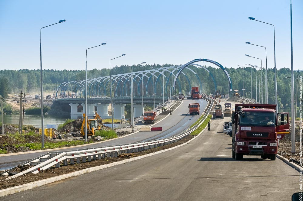 Мост через Тагильский пруд проверили грузовиками. Его откроют через неделю (фото)