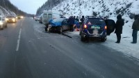 На Серовском тракте 61-летний водитель Kia Cerato выехал на «встречку»: в итоге один человек погиб, трое детей в тяжелом состоянии в больнице (фото)