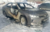 Сторож услышал хлопок: в Нижнем Тагиле на охраняемой стоянке сгорела Camry (фото)