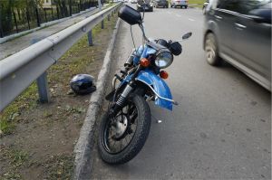 20-летний мотоциклист на «Урале» врезался в иномарку у Демидовской дачи