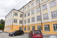 В отремонтированной тагильской школе на ученицу упала шведская стенка
