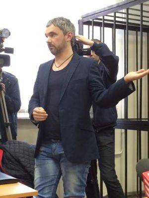 "Стоимость среднего образования в Тагиле – 20 тысяч рублей": Лошагин принёс в суд купленный аттестат убитой жены