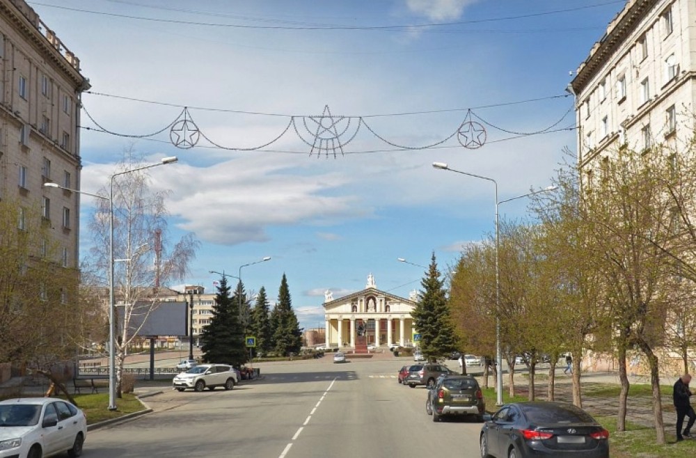 В центре Нижнего Тагиле демонтировали символ советских побед (видео)