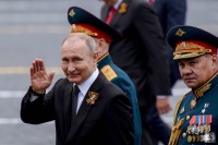 Путин пообещал провести парад Победы 24 июня