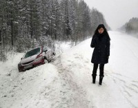 «Колея не меньше сантиметра»: на Серовском тракте десятки машин слетели с дороги (фото)