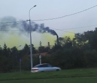 Тагильчане жалуются на разноцветный дым с НТМК. Фотофакт