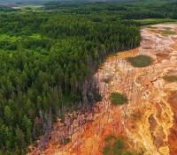 Катастрофа, сравнимая с Норильской: власти объяснили, почему не закрывают рудник, кислотные реки которого отравляют окрестности
