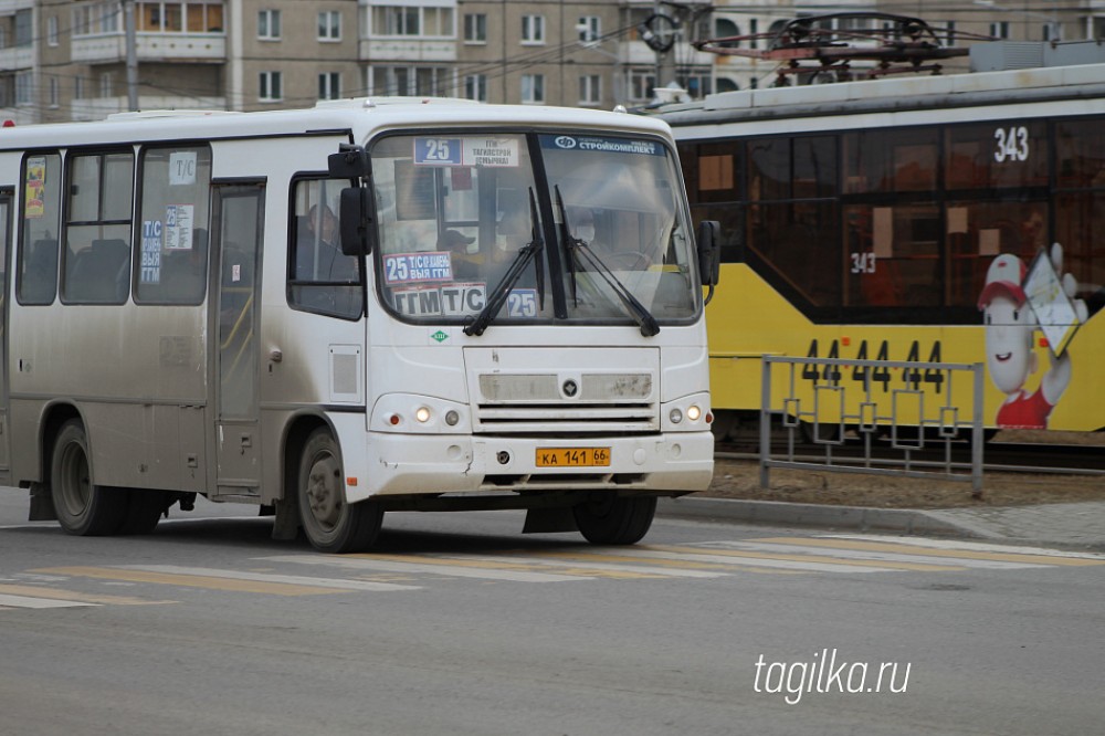 Тагильские перевозчики объяснили очереди на остановках и битком набитые автобусы. Дело в низком тарифе
