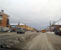 Горы снега посреди дороги – тагильчане жалуются на некачественную уборку улиц и дворов (фото)