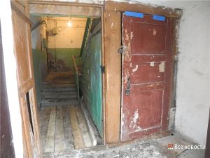 Трехэтажный дом в Нижнем Тагиле уходит под землю
