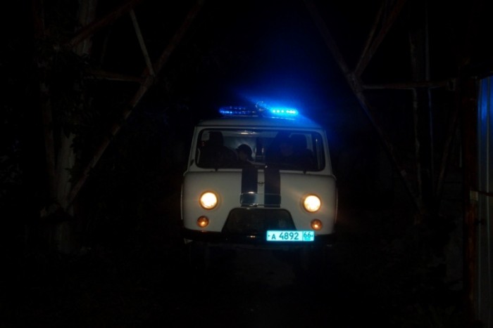 СМИ: пьяные начальники транспортной полиции на служебном УАЗе протаранили заправку. Крайнего уже нашли