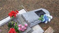 Подростки опрокинули 26 надгробий на сельском кладбище под Нижним Тагилом (фото)