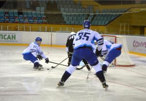 В Нижнем Тагиле состоялся первый матч Кубка мира по хоккею среди молодёжных клубных команд (фото)