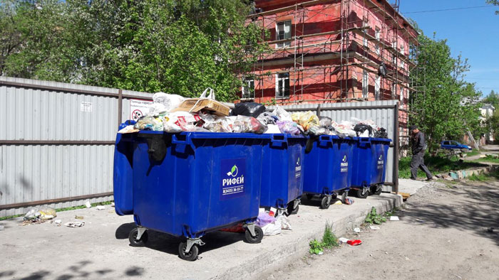 Тагильчане говорят, что с приходом «Рифея» и повышением тарифов в несколько раз, мусор вывозить стали даже хуже. Похоже это же ждет и Екатеринбург