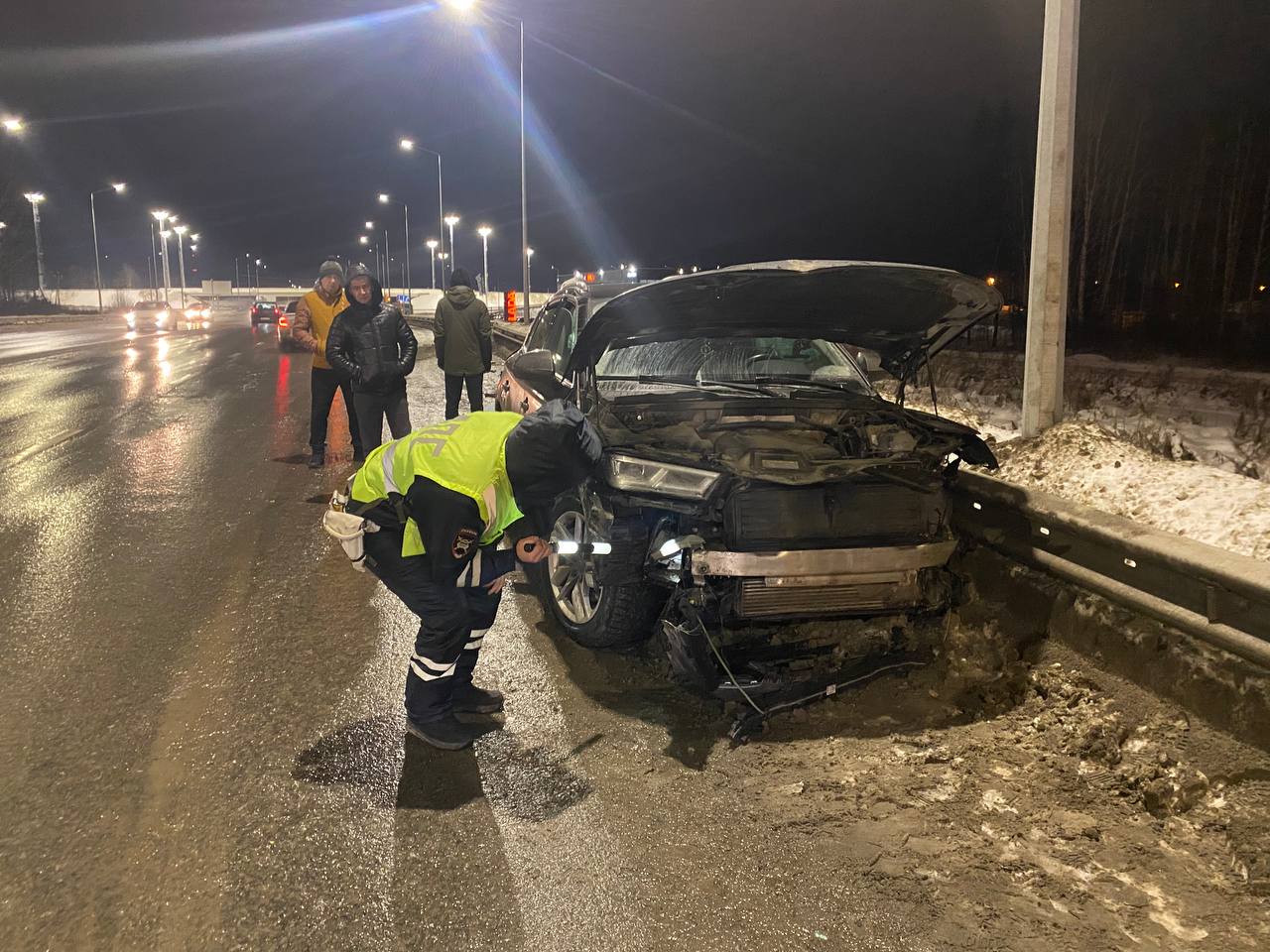 В Нижнем Тагиле после ДТП погиб водитель Audi. Ему стало плохо за рулём  (фото)