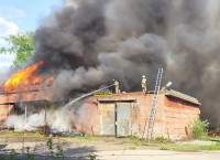 В Нижнем Тагиле сгорел склад. По сообщению очевидцев, в них были городские гирлянды (фото)
