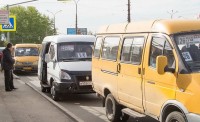 В Нижнем Тагиле пассажиры маршрутки полчаса ждали водителя на остановке, пока он ходил по магазинам