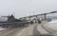 Нижний Тагил снова порадовал общественность танком и бронемашиной на дороге в городе (видео)