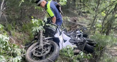 Женщина на мотоцикле насмерть сбила остановившегося автомобилиста на Серовском тракте