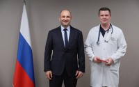 Тагильский врач-депутат получил награду из рук полпреда