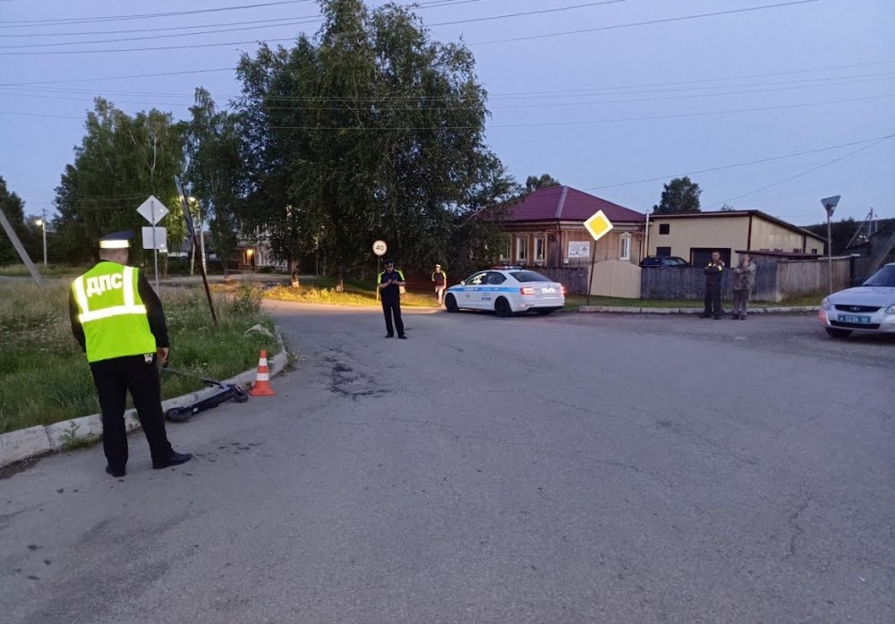 Пьяный подросток на мотоцикле сбил ребенка на электросамокате в пригороде Нижнего Тагила