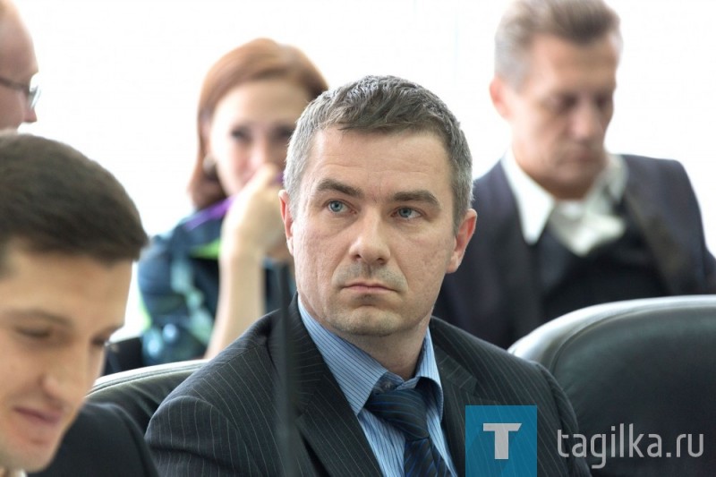 Депутат «команды Носова» Андрей Обельчак, который задавал неудобные вопросы по воде и мусорной реформе, сложил с себя полномочия