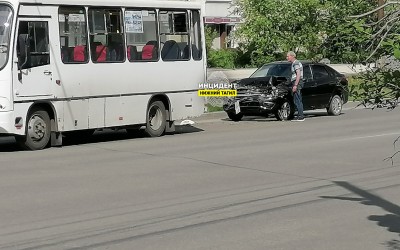 В Нижнем Тагиле пьяный пенсионер без прав протаранил автобус