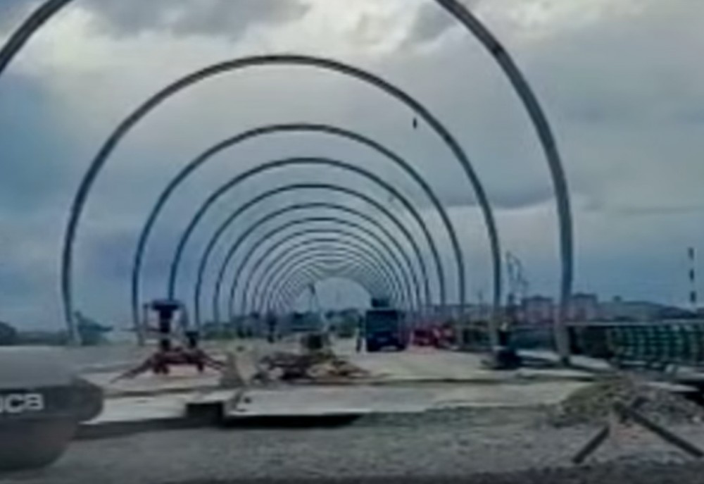 По мосту через Тагильский пруд проехала первая машина (видео)