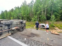 На Серовском тракте массовая авария: «сошлись» изотермический фургон, грузовичок и легковушка (фото)
