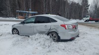 На Серовском тракте автоледи при повороте не посмотрела в зеркало и спровоцировала ДТП (фото)