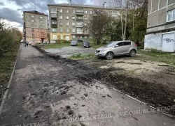 Гряземесы превратили новый тротуар в Нижнем Тагиле в месиво