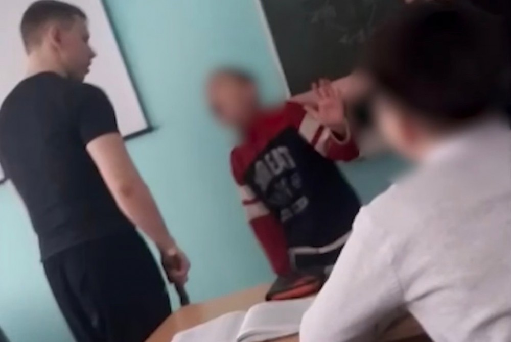 Конфликт с учителем, надававшим пощёчин школьникам, был урегулирован, пока видео не «утекло» в сеть