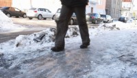 Тагильскую управляющую компанию засудили за пешеходные дорожки во льду