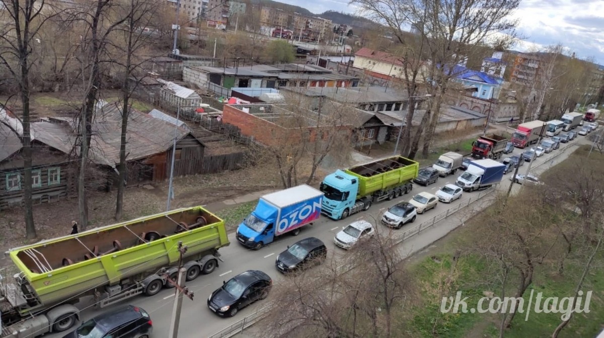 Нижний Тагил встал в огромную пробку из-за перекрытого Серовского тракта