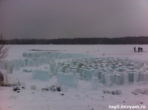 Дорогу у Драмтеатра закрыли: началось строительство ледового городка