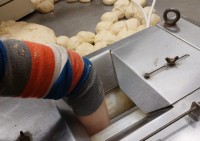 В тагильской пекарне у женщины затянуло руку в тестомесильную машину