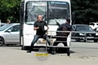 Отказался платить: водитель автобуса подрался с пассажиром в Нижнем Тагиле (видео)