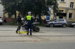 На улице Фрунзе парень на Ладе столкнулся с квадроциклом и сбежал с места аварии