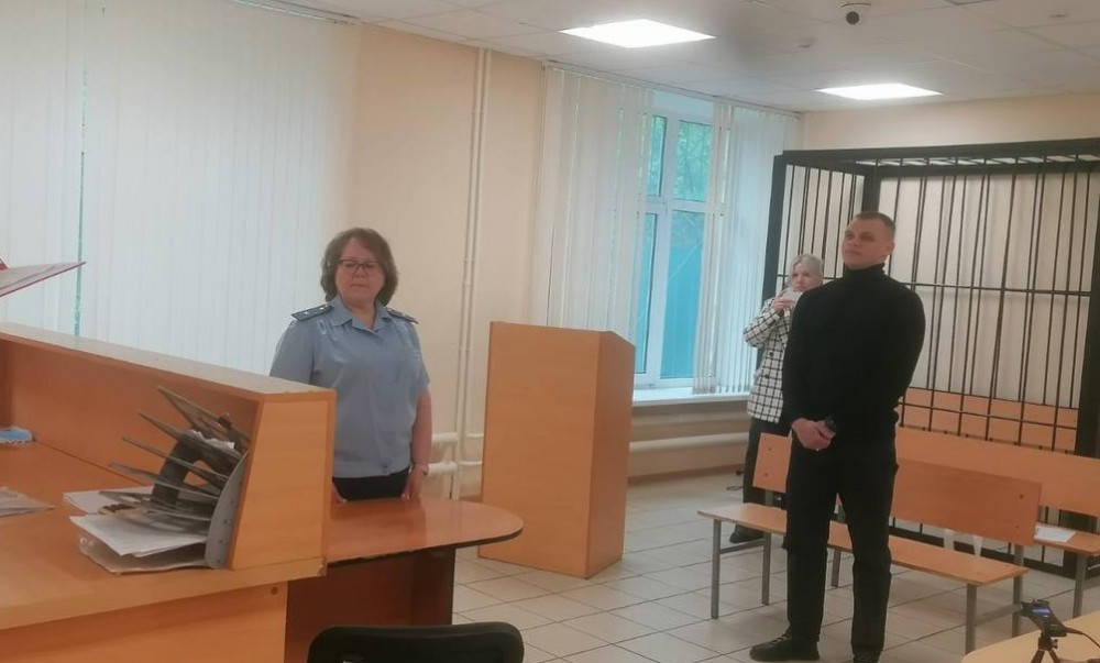 Дело тагильского экс-полицейского, который сливал информацию похоронщикам, рассмотрели за два дня