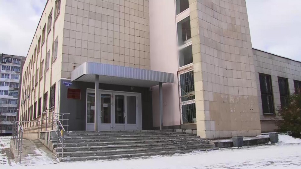 Отец тагильского подростка, сломавшего руку сверстнику, попытался обвинить в случившемся школу