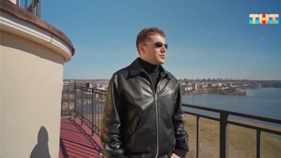 &laquo;Тагил реально рулит!&raquo;: Лео Канделаки измерил децибелы на Лисьей горе и освоил местный промысел