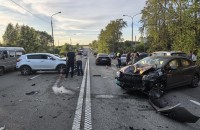 Две аварии, шесть разбитых машин: в ГАИ рассказали подробности массового столкновения