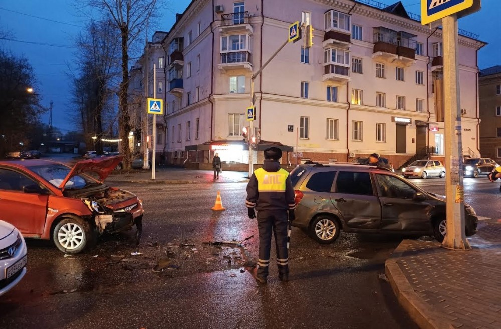 Гнал на жёлтый: в центре Нижнего Тагила из-за лихача пострадал подросток