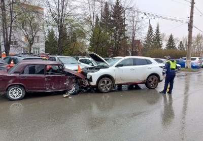 Повреждены шесть машин: подробности массовой аварии в Нижнем Тагиле