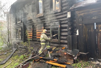 Сгоревший в центре Нижнего Тагила дом пытались продать. Посмотрите, что было внутри