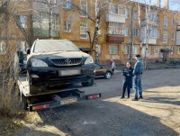 Тагильчанин накопил сотни тысяч долга и спрятал свой Lexus в соседнем дворе