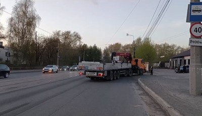 Сыну ампутировали руку: в Тагиле байкер влетел в Камаз